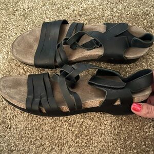 Munro walking sandals great condition